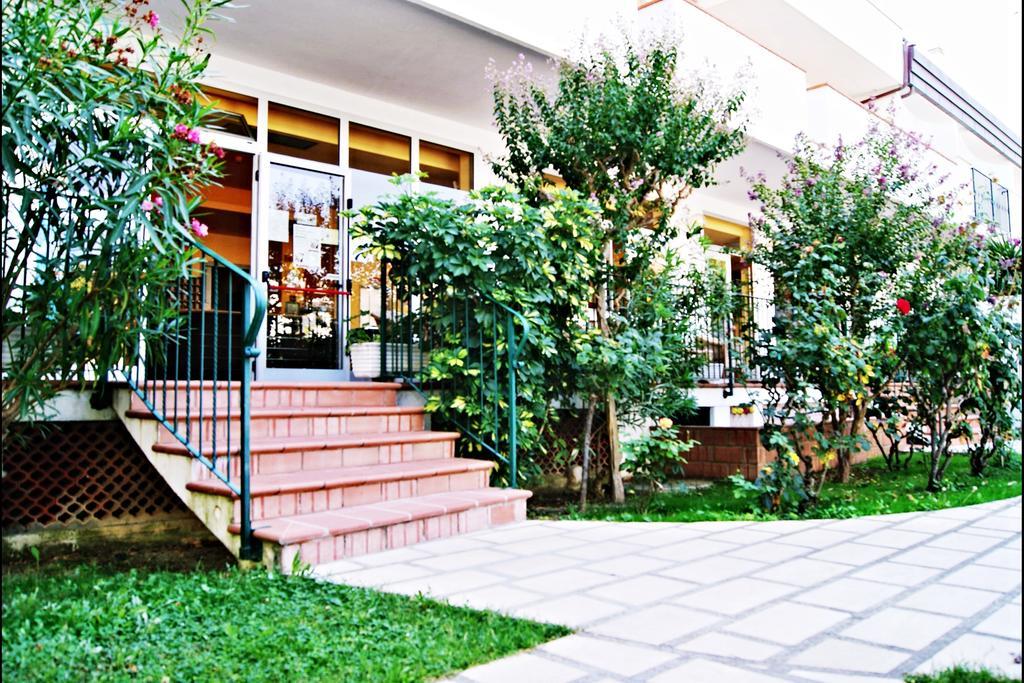 Hotel Blumen ซัน เบเนเดตโต เดล ตรอนโต ภายนอก รูปภาพ